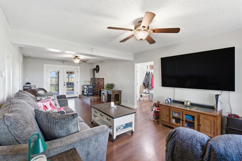 1625 E 60th Ave N, Belle Plaine, KS 67013