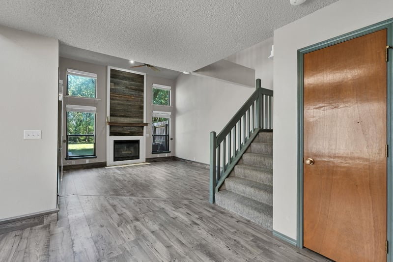 2014 Woodlawn Blvd, Derby, KS 67037-3129