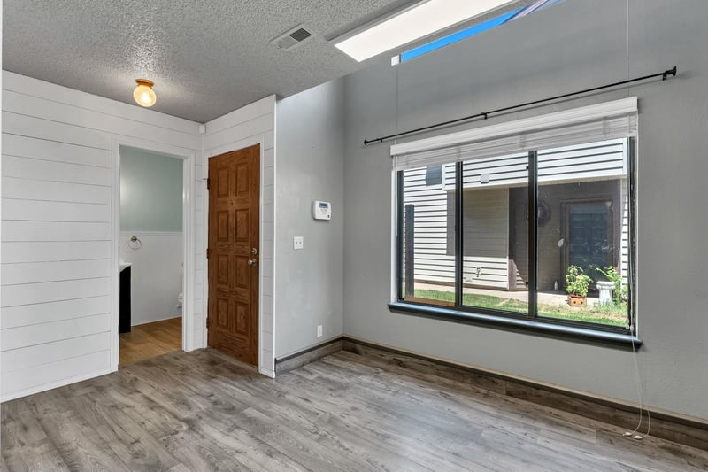 2014 Woodlawn Blvd, Derby, KS 67037-3129