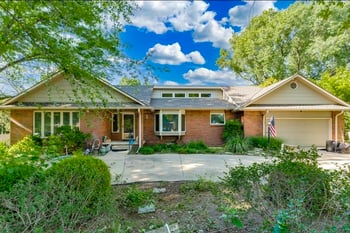16 Circle Dr, Mulvane, KS 67110