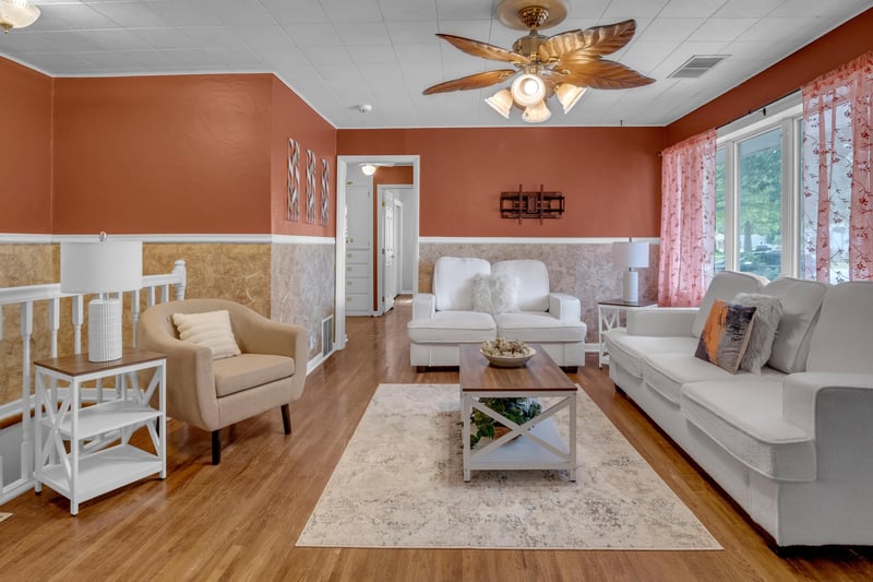 2304 Glen Oaks Dr, Wichita, KS 67216