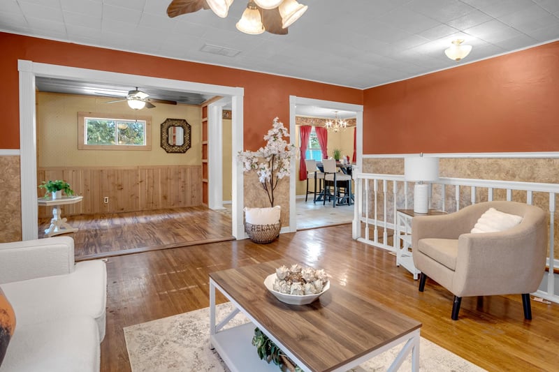 2304 Glen Oaks Dr, Wichita, KS 67216