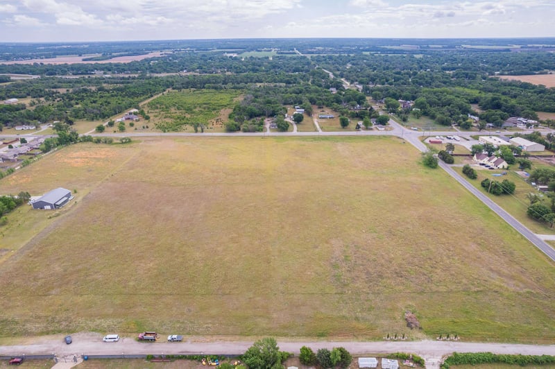 7811 Broadway , Haysville, KS 67060