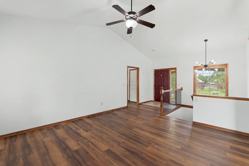 2113 Walnut Creek Dr, Derby, KS 67037