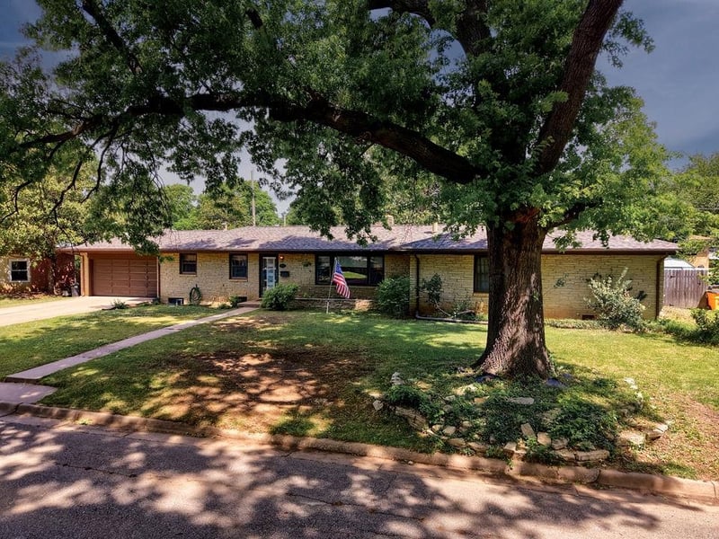 1810 13th Ave, Winfield, KS 67156