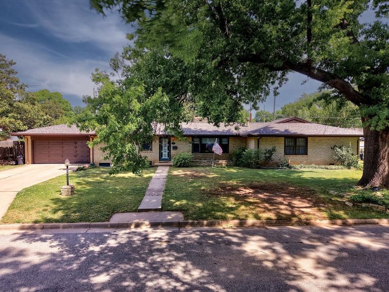 1810 13th Ave, Winfield, KS 67156