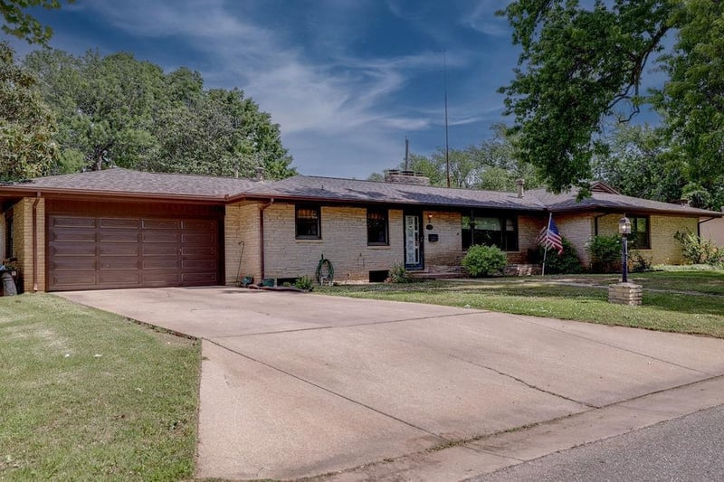 1810 13th Ave, Winfield, KS 67156