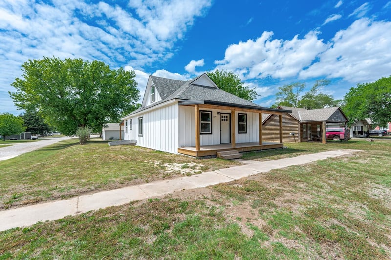 339 Briarwood St, Norwich, KS 67118