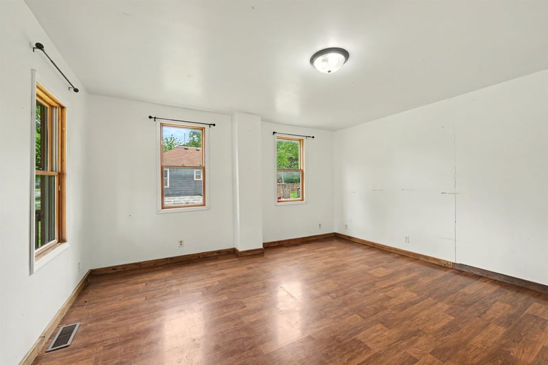 323 King St, Gypsum, KS 67448