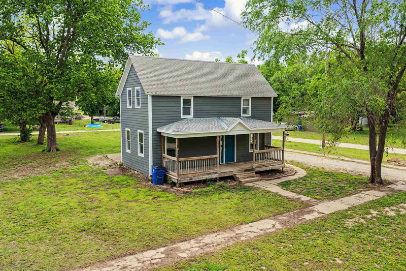 323 King St, Gypsum, KS 67448