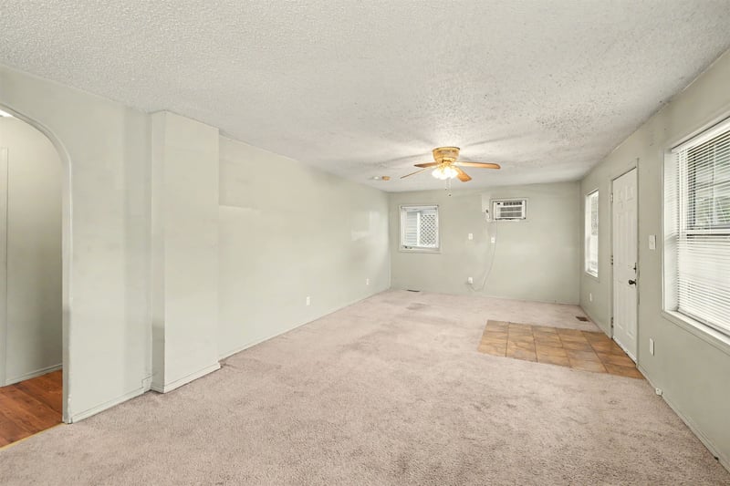 923 Walnut St, Salina, KS 67401