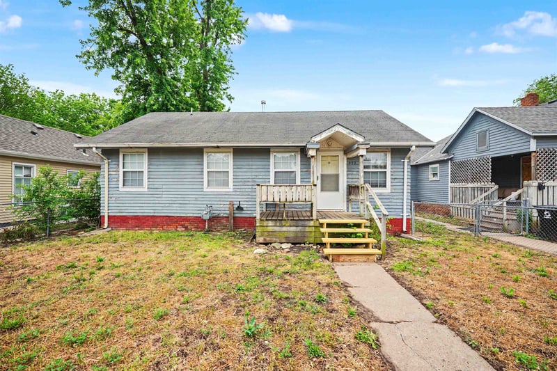 923 Walnut St, Salina, KS 67401