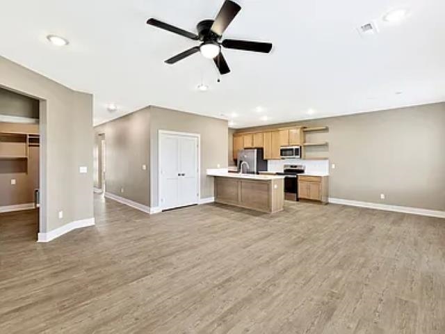 695 Long Path Ct, Goddard, KS 67052