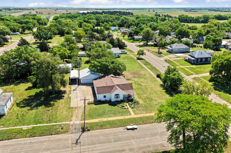 115 2nd St, Lincoln, KS 67455