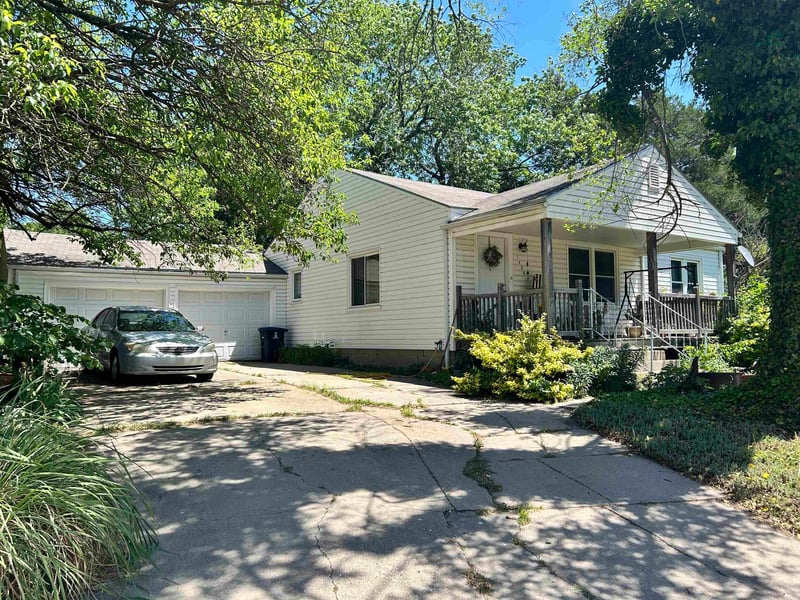 1400 Edgemoor Dr, El Dorado, KS 67042