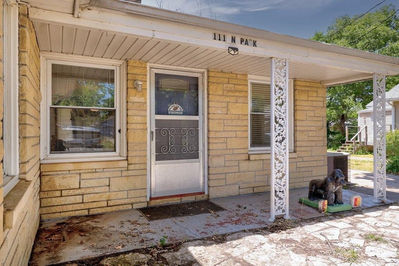 111 Park St, Winfield, KS 67156