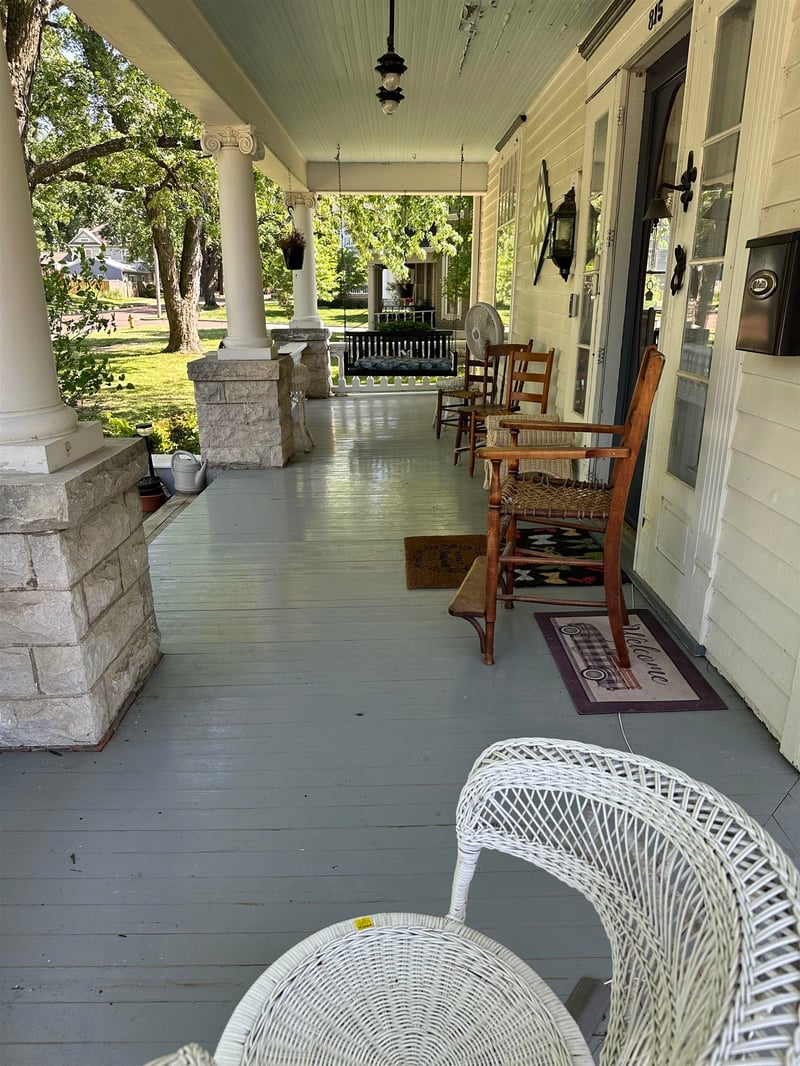 815 Highland Ave, Chanute, KS 66720