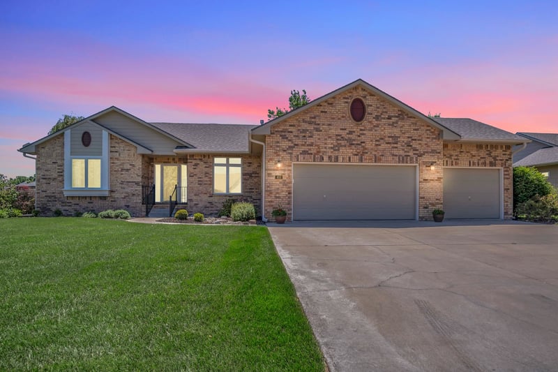 403 Witmarsum West, North Newton, KS 67117