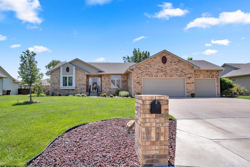 403 Witmarsum West, North Newton, KS 67117
