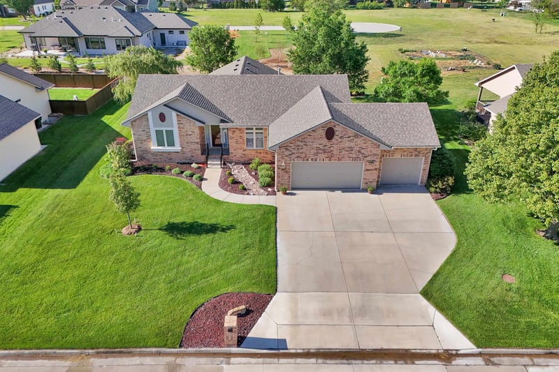 403 Witmarsum West, North Newton, KS 67117