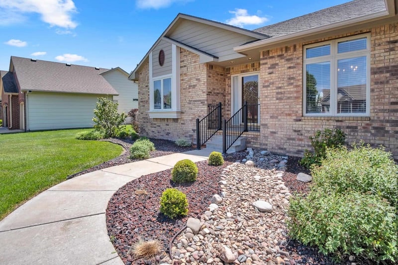 403 Witmarsum West, North Newton, KS 67117