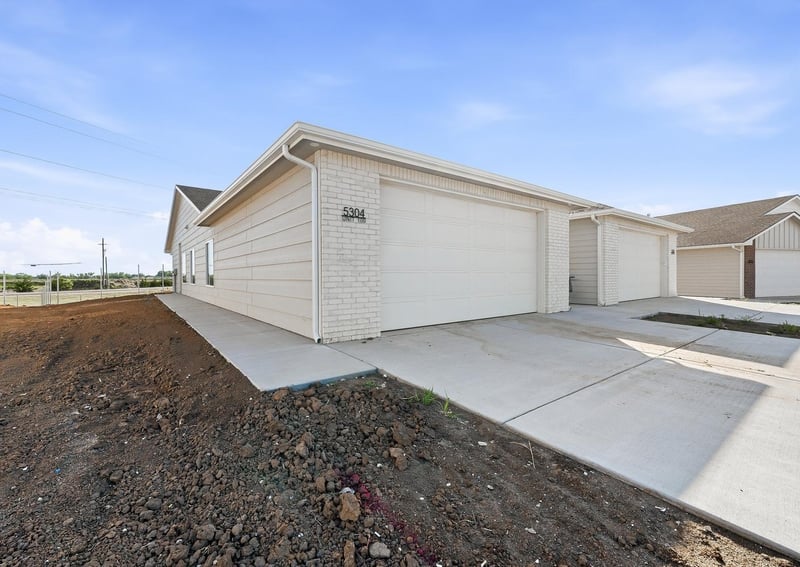 5304 Rolly St, Wichita, KS 67215
