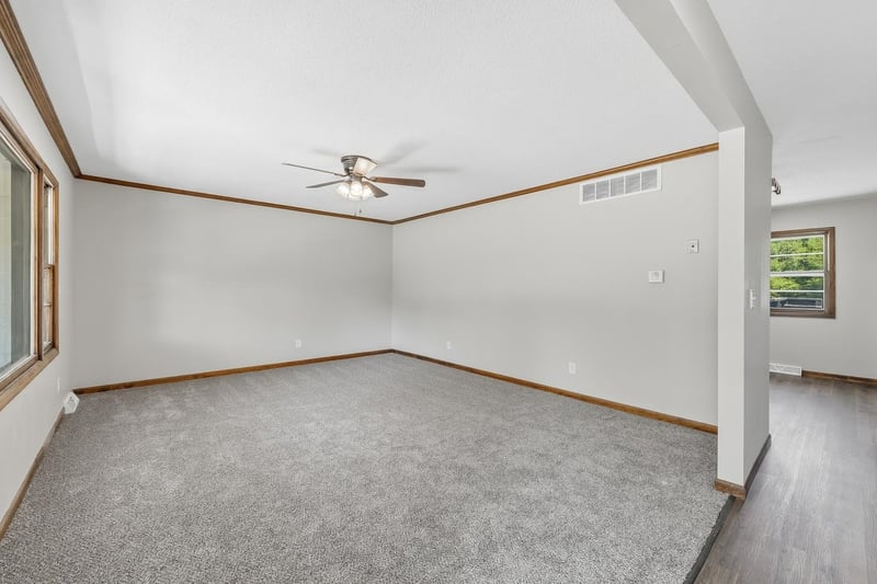 5952 N Palm Ln, Wichita, KS 67204