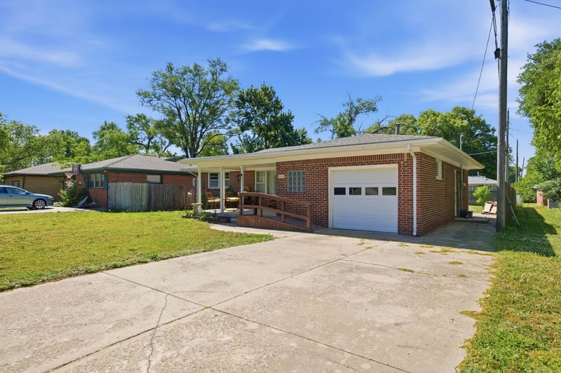 419 9th Ave, Belle Plaine, KS 67013
