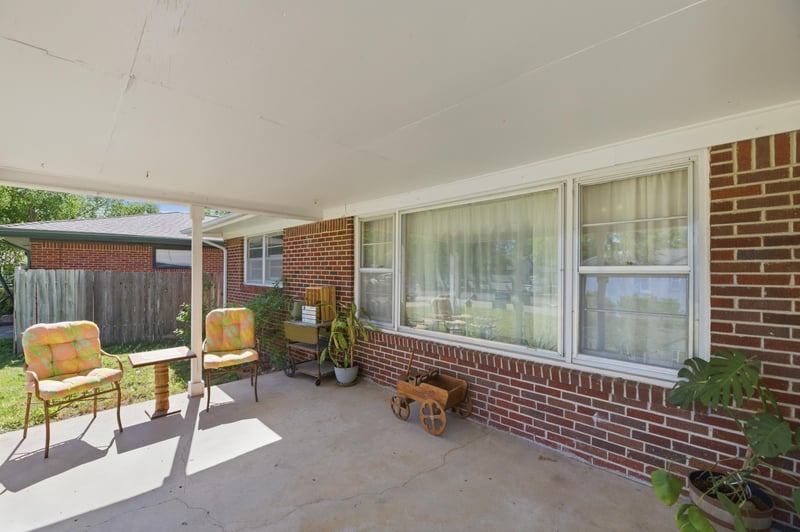 419 9th Ave, Belle Plaine, KS 67013