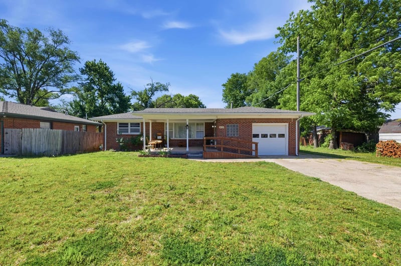 419 9th Ave, Belle Plaine, KS 67013