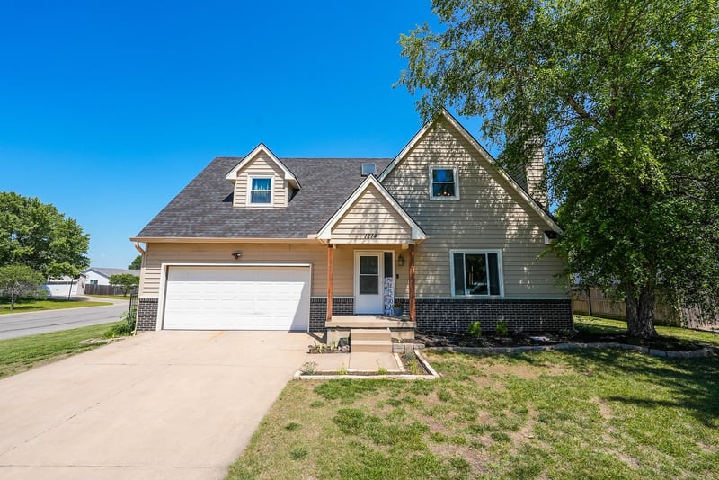 1214 Mccaskey Dr, Rose Hill, KS 67133