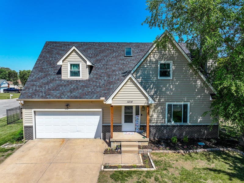 1214 Mccaskey Dr, Rose Hill, KS 67133