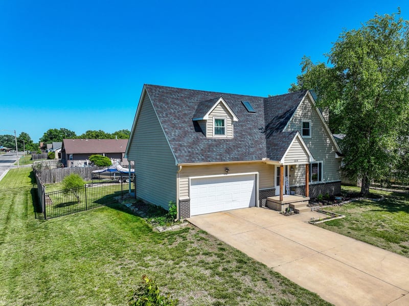1214 Mccaskey Dr, Rose Hill, KS 67133