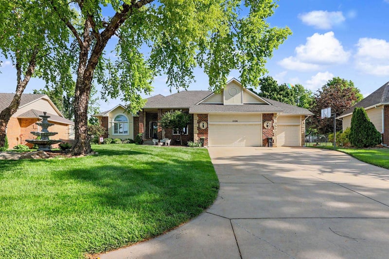 2526 N High Point Cir, Wichita, KS 67205