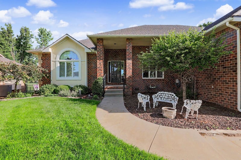 2526 N High Point Cir, Wichita, KS 67205