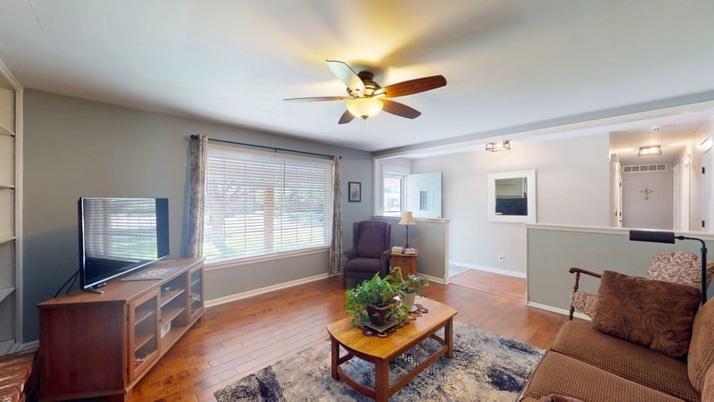 1357 Valleyview St, Wichita, KS 67212