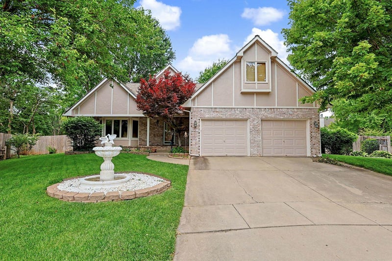 1215 N Fieldcrest Ct, Wichita, KS 67212