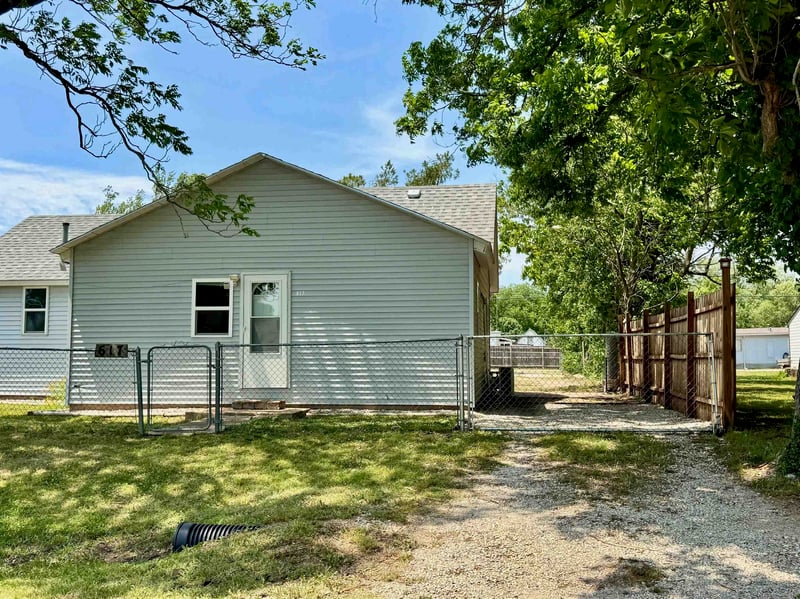 617 Washington St, Belle Plaine, KS 67013