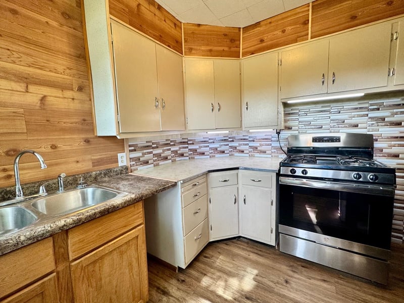 617 Washington St, Belle Plaine, KS 67013