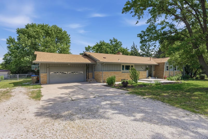 202 W Virginia Rd, Andover, KS 67002