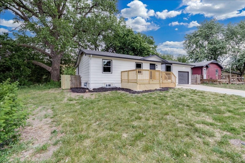 305 Central Ave, Newton, KS 67114