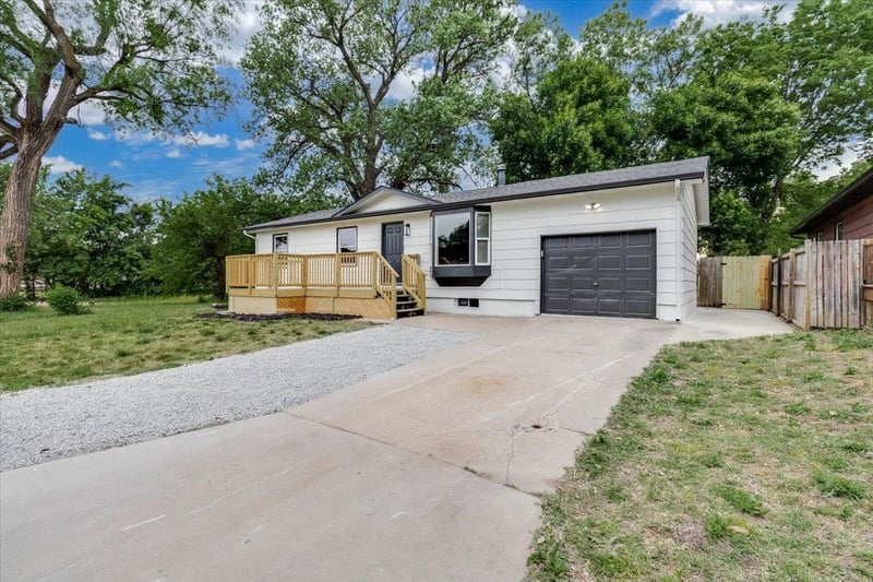 305 Central Ave, Newton, KS 67114