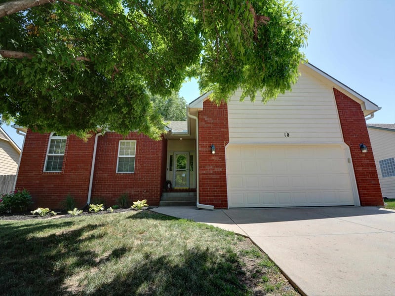 10 Kansas Ct, Newton, KS 67114