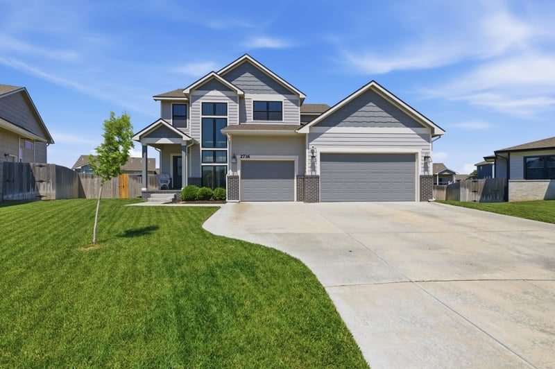 2716 S Prescott Ct, Wichita, KS 67215