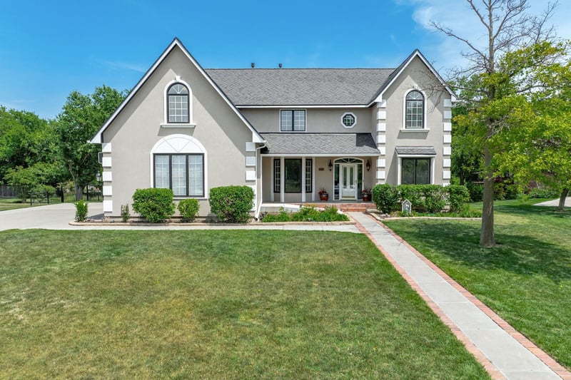 1025 N Woodridge Ct, Wichita, KS 67206