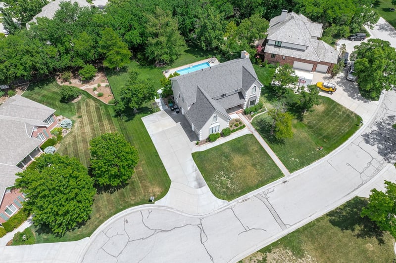 1025 N Woodridge Ct, Wichita, KS 67206