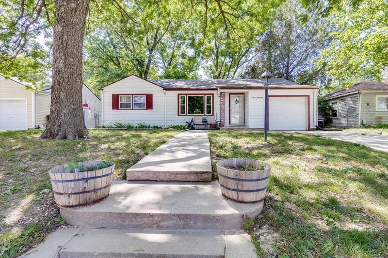 317 S Stearns, Haysville, KS 67060