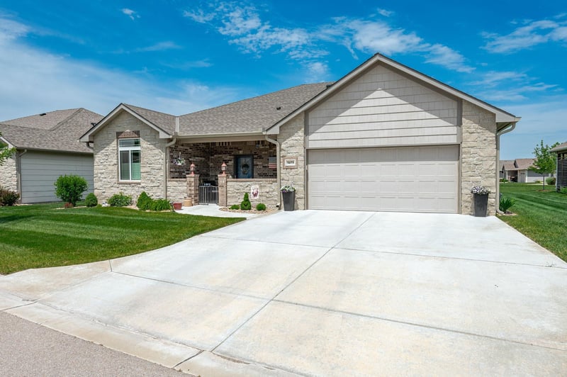 3673 Lakeway Ct, Wichita, KS 67205