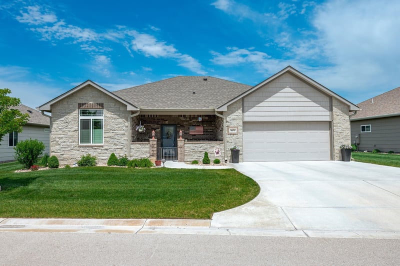 3673 Lakeway Ct, Wichita, KS 67205