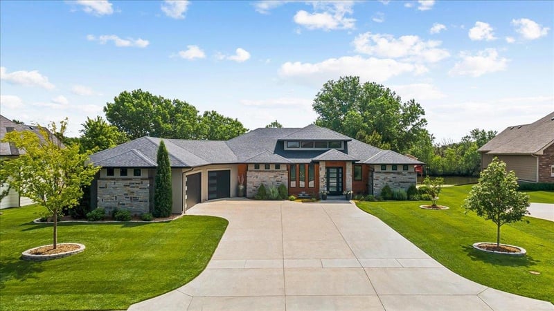 4046 N Stone Barn St, Maize, KS 67101